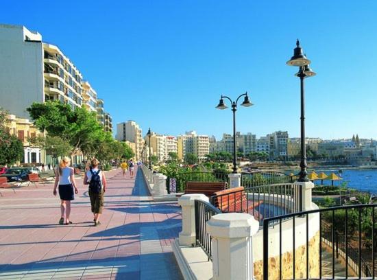 Апартаменты Contemporary 3Br Retreat In Prime Слима Экстерьер фото